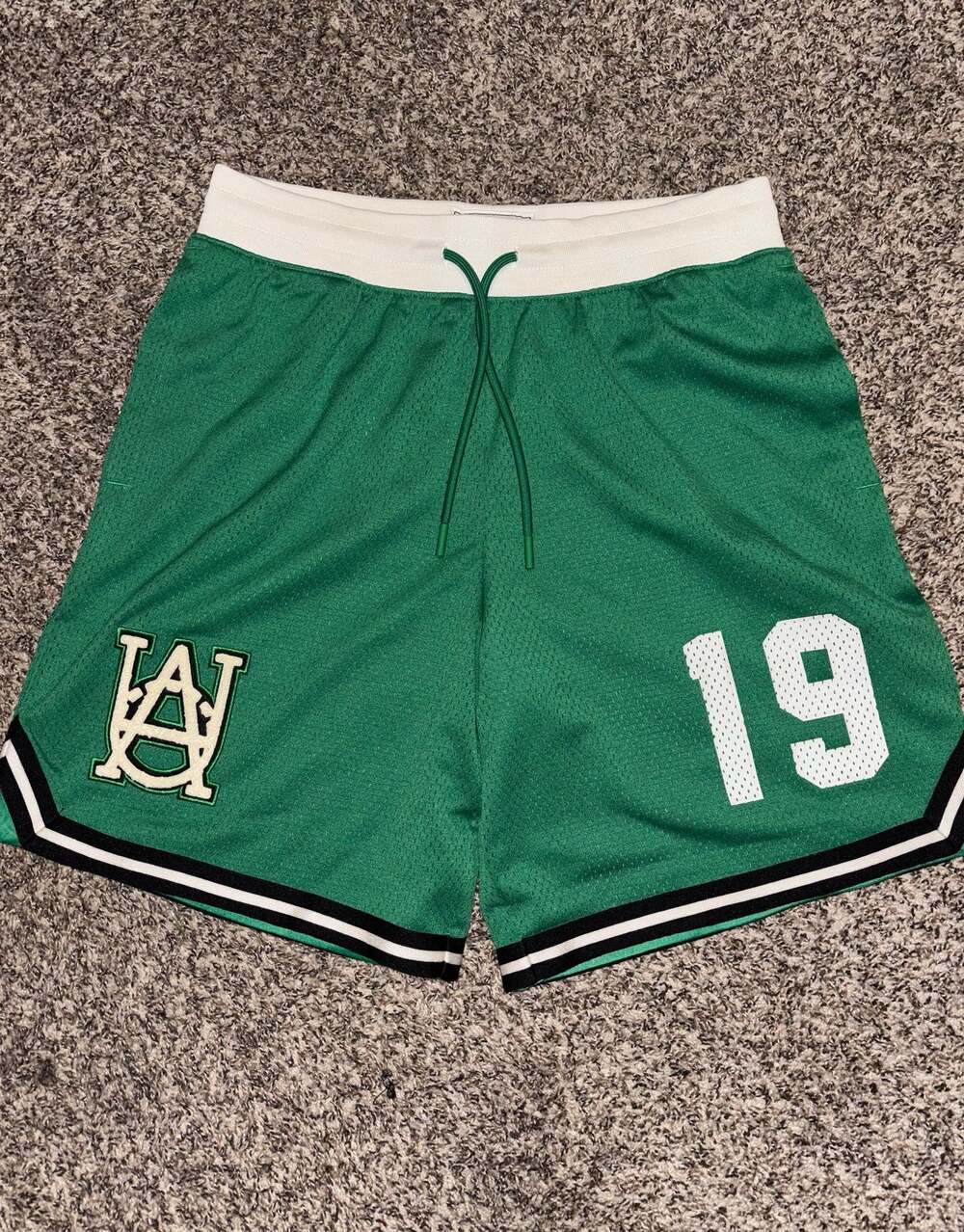Under Armour Courtside Hoops B-Ball Shorts. NEW. Large